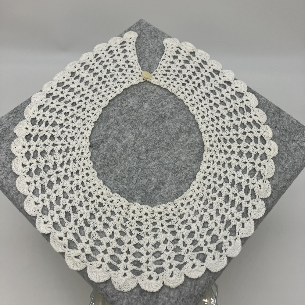 Vtg. Hand Crocheted White Collar Pearl Button Cottage Coquette Victorian